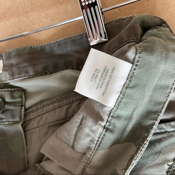 Roots Cargo Crop Pants - Picture 3 of 6